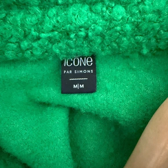 💚💚Green Textured Button-Up Shacket - Picture 3 of 4